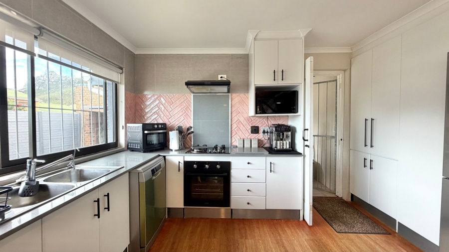 3 Bedroom Property for Sale in Palmiet Western Cape